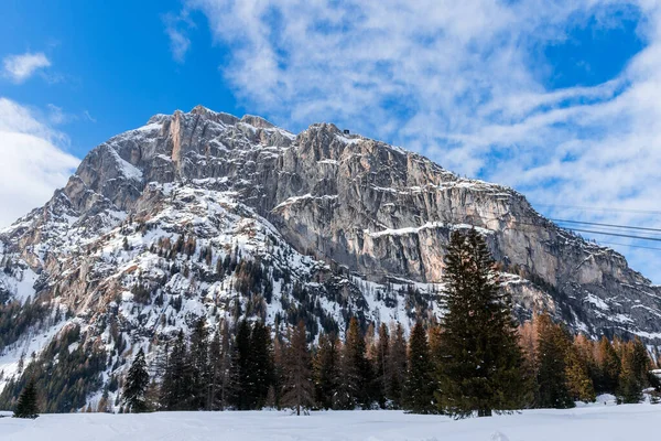 Sněžný Skalnatý Vrchol Evropských Alpách Jasného Zimního Dne Vrcholu Hory — Stock fotografie