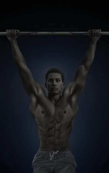 Sport. Immagine di giovane muscoloso maschio tonica e stilizzata foto — Foto Stock