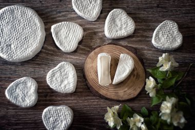 İneklerden ve keçilerden peynir. Peynir kafa.