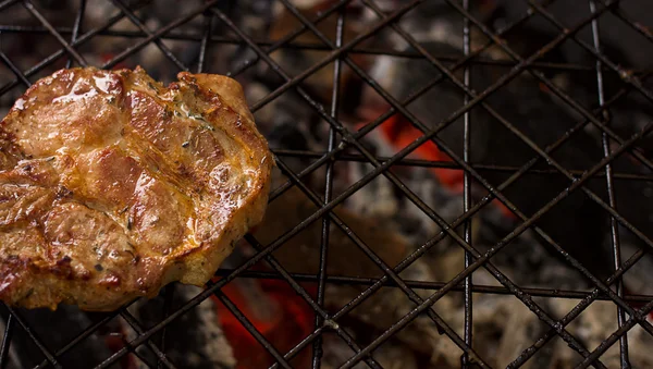 Cooking meat on the grill — Stock Photo, Image