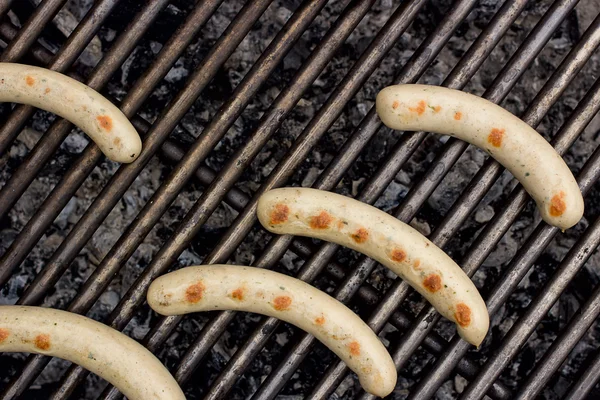 Barbekü üzerinde Kızarmış sosis