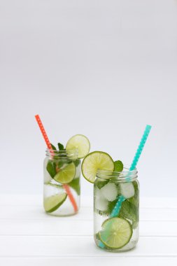 Geleneksel yaz içki mojito