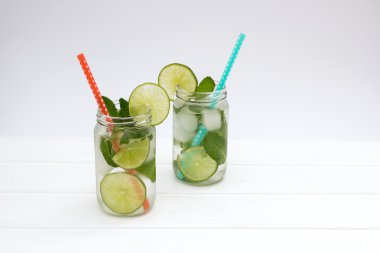 Geleneksel yaz içki mojito