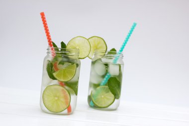 Geleneksel yaz içki mojito