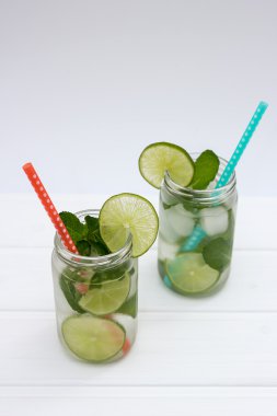Geleneksel yaz içki mojito
