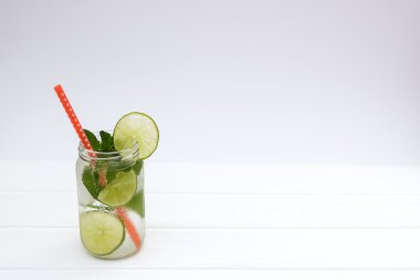 Geleneksel yaz içki mojito