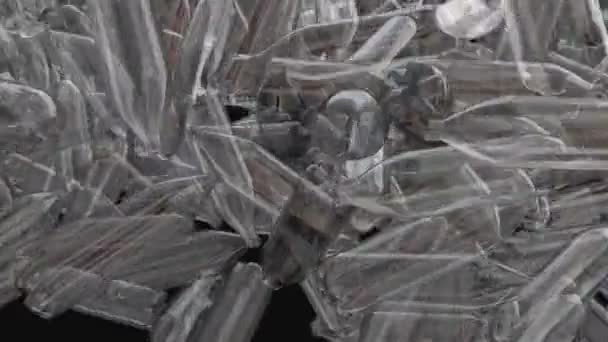 Plastic flessen vallen op zwarte achtergrond. — Stockvideo