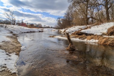 Little Nehri zaten buzdan ücretsizdir