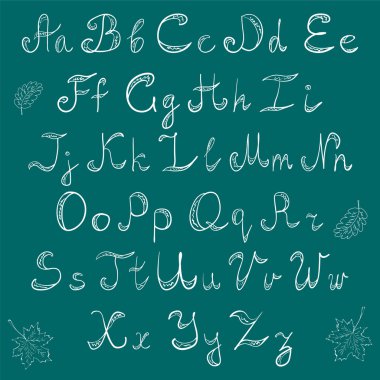 Elle çizilmiş Doodle yazı tipi ve yeşil zemin üzerine Leaves.Chalk karalama alfabesi.