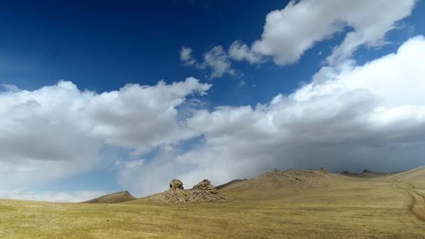 Clouds and mountains in the desert — Stock Video