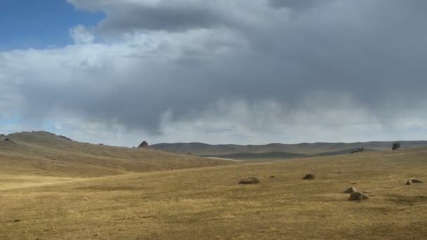 Wolken und Berge in der Wüste — Stockvideo