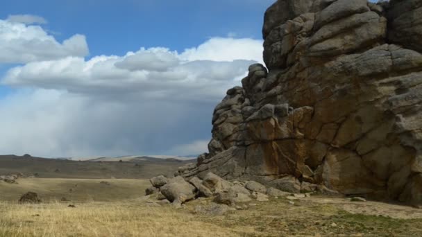 Nuages et montagnes dans le désert — Video