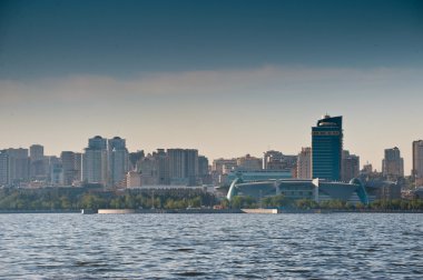 Seaport gündüz şehrin arka plan üzerinde