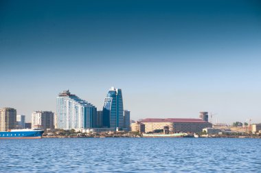 Seaport gündüz şehrin arka plan üzerinde