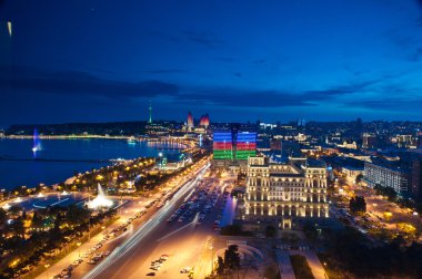 gece şehir üzerinde uzun pozlama