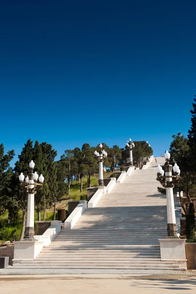 Una gran escalera en la ciudad —  Fotos de Stock