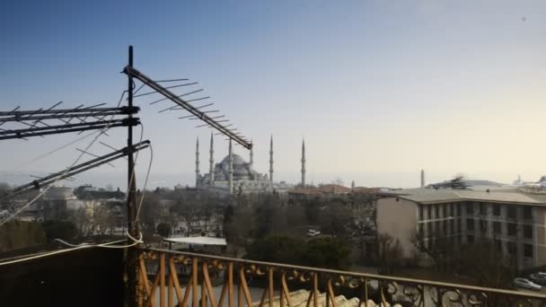 O telhado da mesquita e TV Antena — Vídeo de Stock