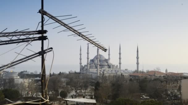 O telhado da mesquita e TV Antena — Vídeo de Stock