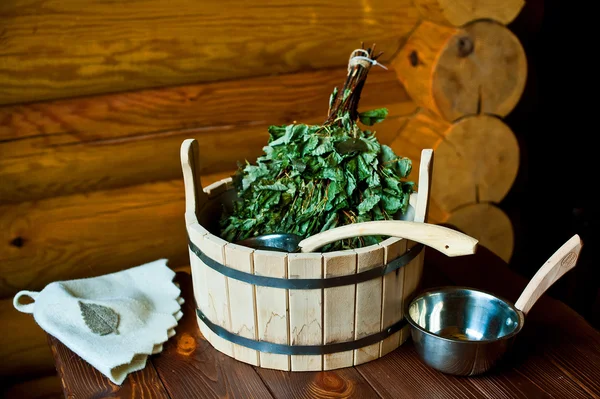 Wasseraufbereitung in einem Holzhaus. — Stockfoto