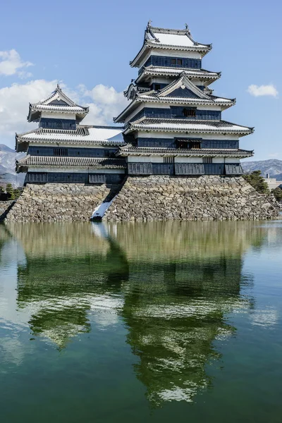 Kışın, Nagano, Japonya Matsumoto geleneksel Kalesi tutun