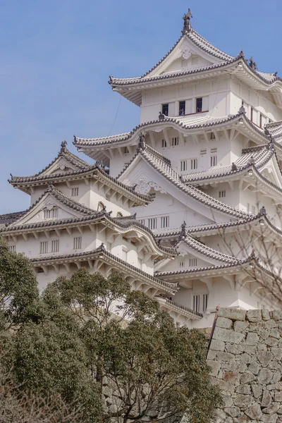 La torre de la hermosa blanca famosa en la ciudad de Himaji, Japón — Foto de Stock