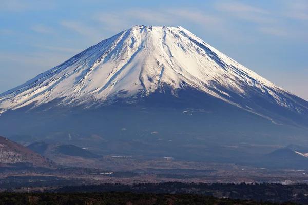 Güzel Fuji Dağı kış aylarında beş huzurlu lake oluştururlar. Japonya