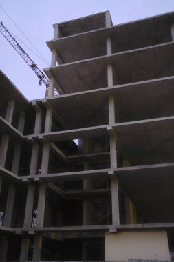 Vinçli bina devam ediyor. Çerçeve oluşturuldu.