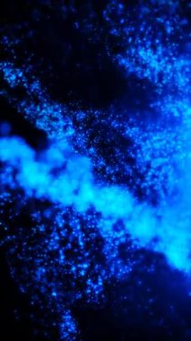 Karanlık gece okyanusunda parlayan mavi parçacıkların girdap desenleri doğal biyolüminesans yüzünden..
