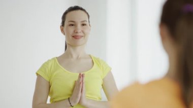 genç kadın youga pratik