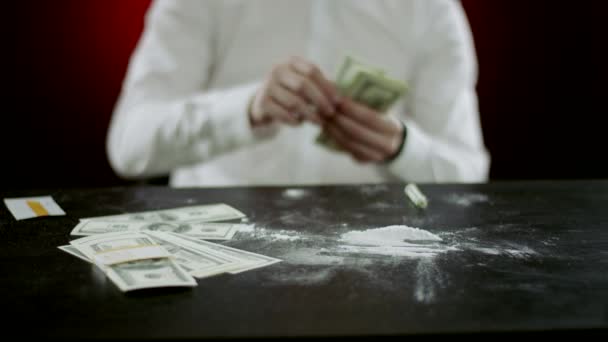 Folding money on the table wiith cocaine — Stock Video