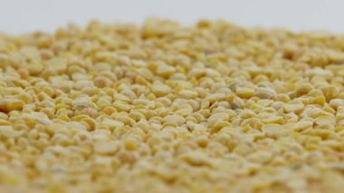 Sarı bezelye yığını döner