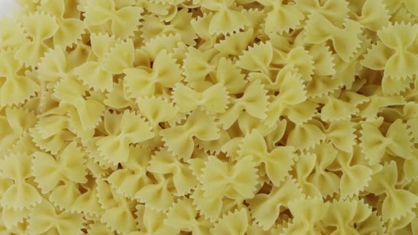 une pile d'arcs pâtes rotatives 