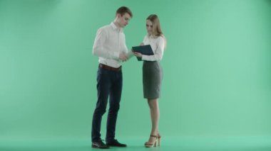 yeşil bir ekran üzerinde konuşma arkadaşları