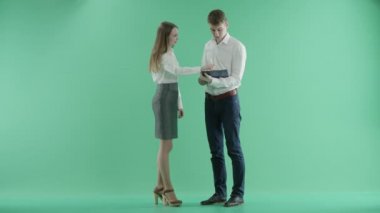 Patron ile iş memnun olduğunu