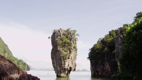 Hermosa isla desde la orilla — Vídeo de stock