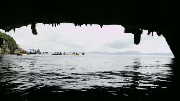 Vista desde la cueva del agua — Vídeos de Stock