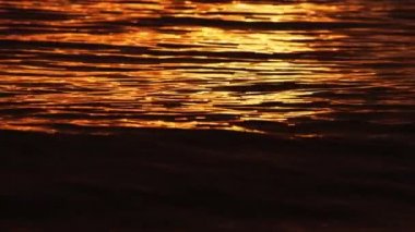 Tayland Kırmızı dalgalar