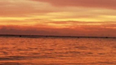 Kız fotoğrafçı ve günbatımı