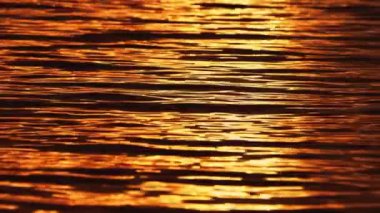 Tayland Kırmızı dalgalar