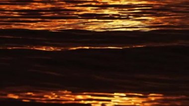 Tayland Kırmızı dalgalar