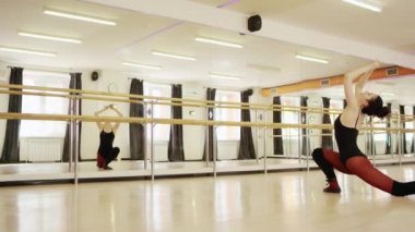 güzel kız giyiyor bale tek parça streç giysi