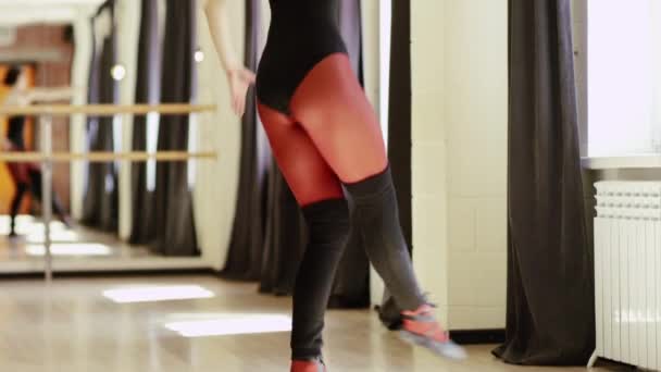 Beautiful girl wearing ballet leotard — Stock Video