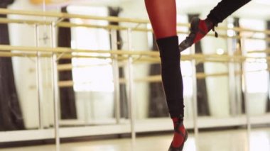 güzel kız giyiyor bale tek parça streç giysi