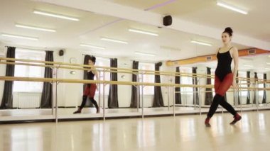 güzel kız giyiyor bale tek parça streç giysi