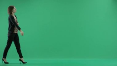 kapalı kadın ayakkabı alır