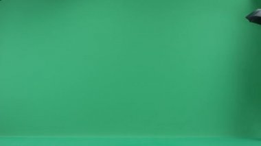 kadın kesiminden şemsiyesi altında