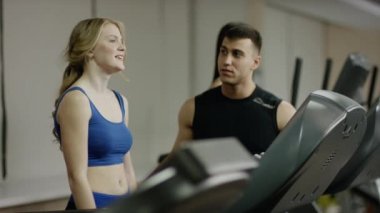 genç kadın ile uygun Koç danışır