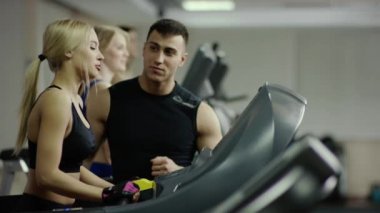 genç kadın ile uygun Koç danışır