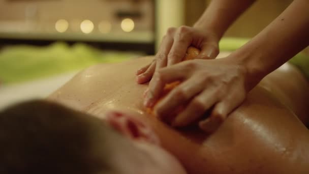 Massage aux oranges — Video