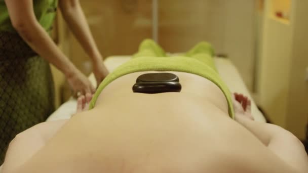 Massage aux pierres chaudes — Video